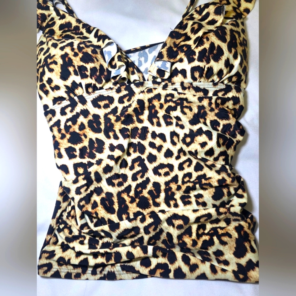 Hilor Ruffle Vneck Tankini Swim Top w/cups- Size 14 Cheetah